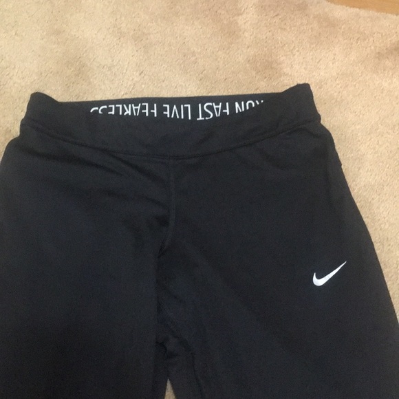 Nike Black Dri-fit Cropped Leggings - Picture 2 of 7